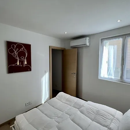 Bright 30M In The Center And Close To The Beach Apartment
