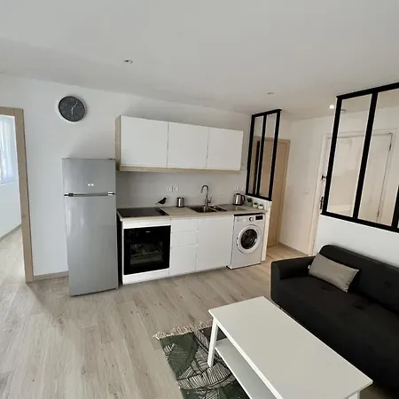 Bright 30M In The Center And Close To The Beach Apartment