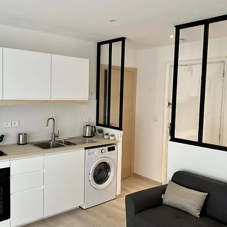 Bright 30M In The Center And Close To The Beach Apartment *